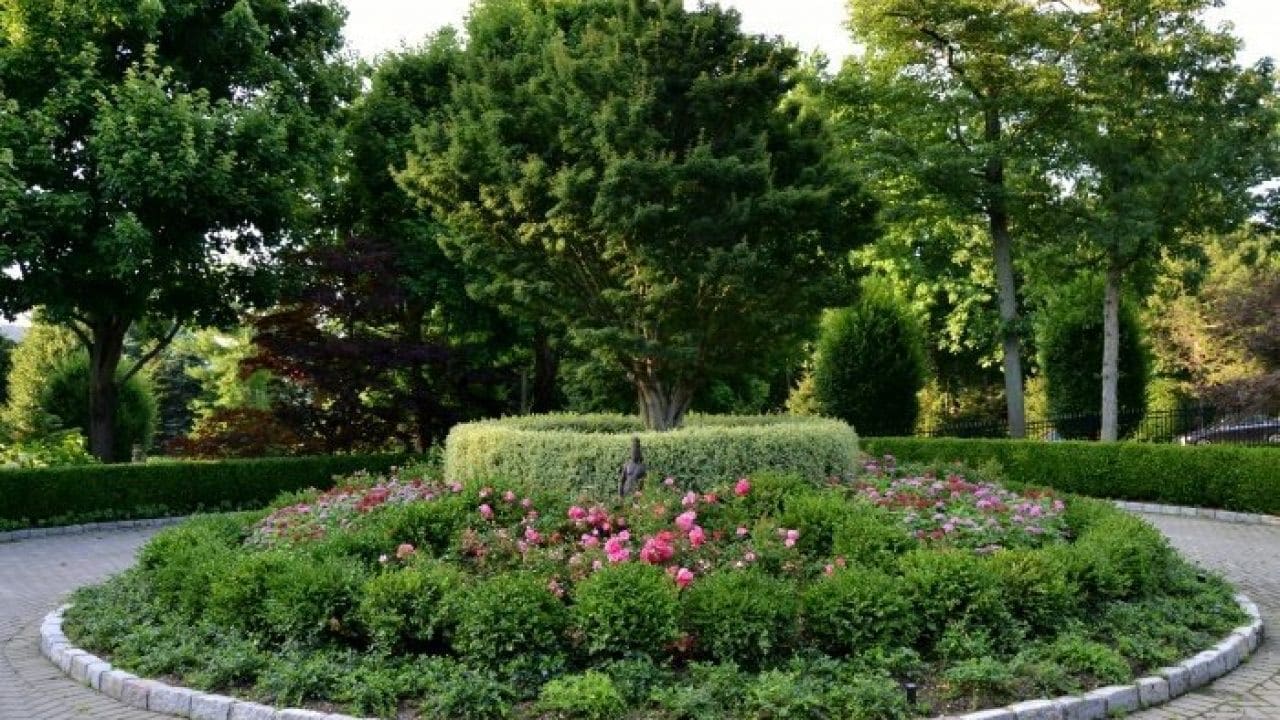 round garden